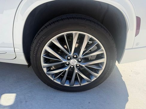 Used 2025 Buick Enclave Avenir w/ Super Cruise Package image 12