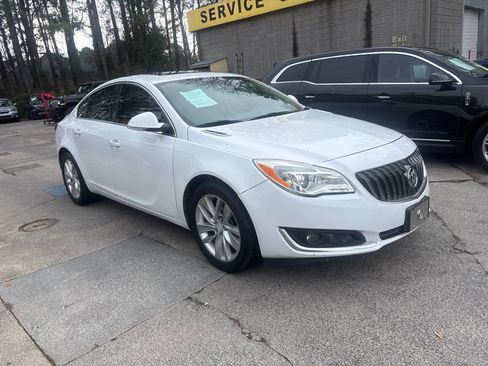 Used 2015 Buick Regal Premium w/ Experience Buick Package image 4