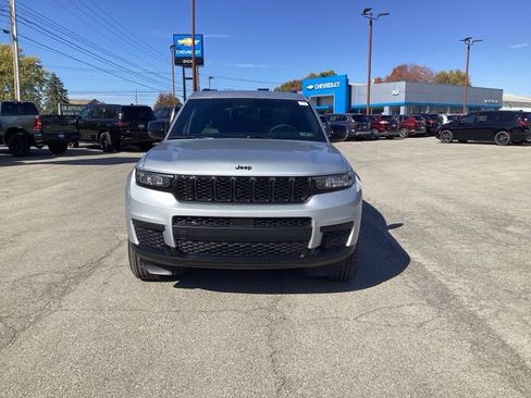 New 2025 Jeep Grand Cherokee L Altitude image 2