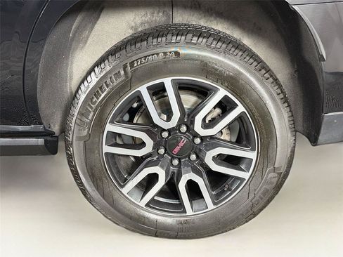 Used 2022 GMC Yukon AT4 AWD/4WD image 36