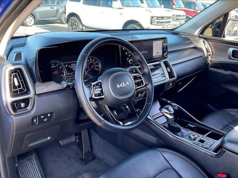Used 2022 Kia Sorento EX image 16