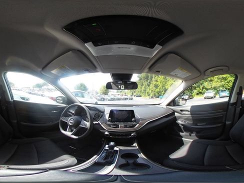 Used 2025 Nissan Altima 2.5 SV FWD image 37