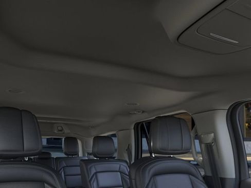 New 2026 Lincoln Navigator Premiere AWD/4WD image 24