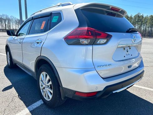 Used 2020 Nissan Rogue SV image 3