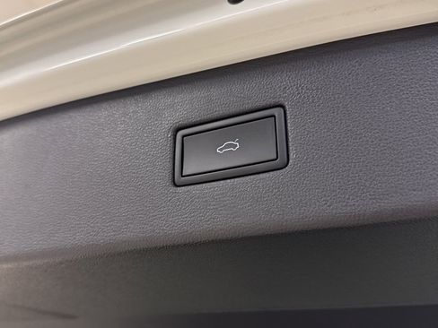 Used 2024 Volkswagen Tiguan SE image 27