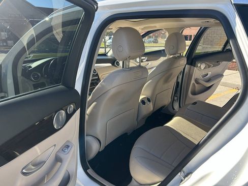 Used 2018 Mercedes-Benz GLC 300 4MATIC image 33