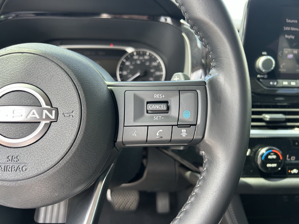 Used 2025 Nissan Pathfinder SV FWD image 32