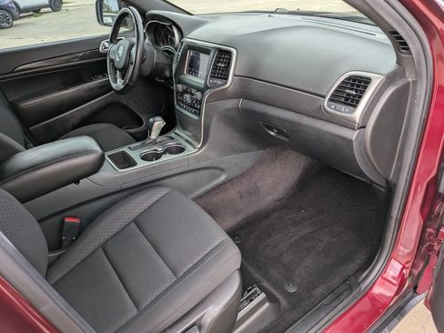 Used 2018 Jeep Grand Cherokee Laredo RWD image 14