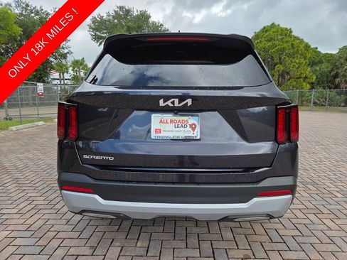 Used 2025 Kia Sorento LX FWD image 10
