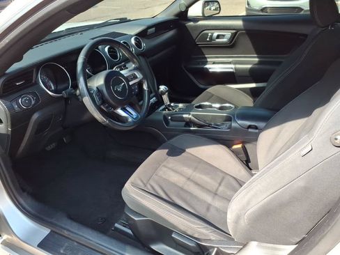 Used 2018 Ford Mustang Coupe RWD image 10