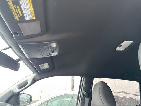 Used 2017 Toyota Tacoma TRD Sport image 30