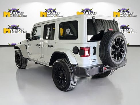 Used 2025 Jeep Wrangler Unlimited Sahara w/ Safety Group AWD/4WD image 7