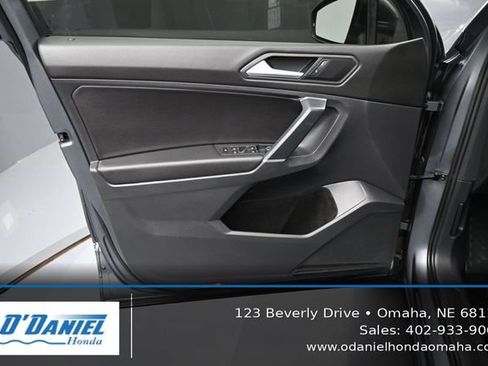 Used 2020 Volkswagen Tiguan SE w/ Panoramic Sunroof Package AWD/4WD image 23