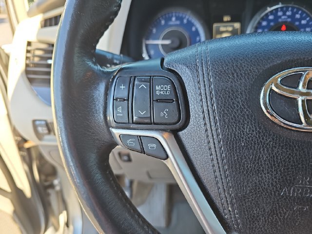 Used 2016 Toyota Sienna XLE FWD image 13