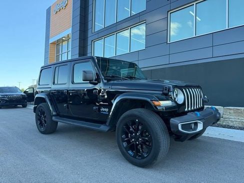 Used 2022 Jeep Wrangler Unlimited Sahara AWD/4WD image 1
