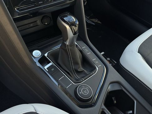 New 2025 Volkswagen Taos SE image 23