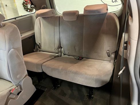 Used 2018 Toyota Sienna LE image 17