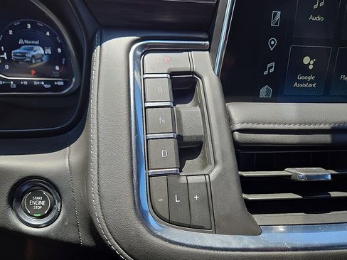 Used 2024 Chevrolet Tahoe Z71 w/ Luxury Package AWD/4WD image 31