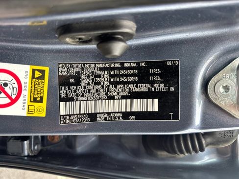 Used 2019 Toyota Highlander LE AWD/4WD image 30