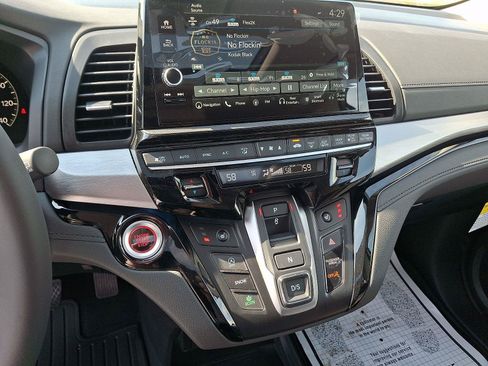 New 2026 Honda Odyssey Touring image 7
