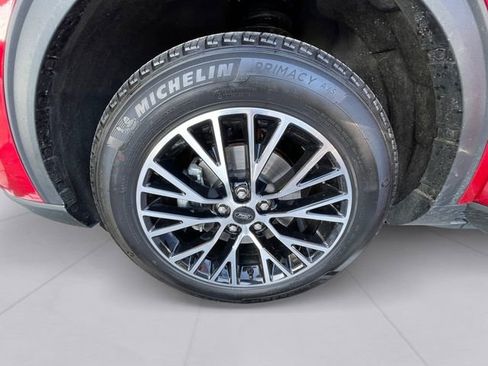 Used 2025 Ford Escape SE w/ PHEV Premium Package image 9