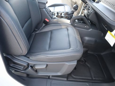 New 2025 Ford Bronco Badlands image 16