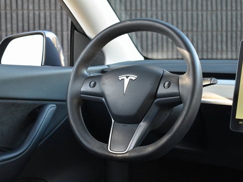 Used 2022 Tesla Model Y Performance image 33