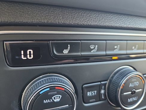 Used 2018 Volkswagen Atlas SE AWD/4WD image 28