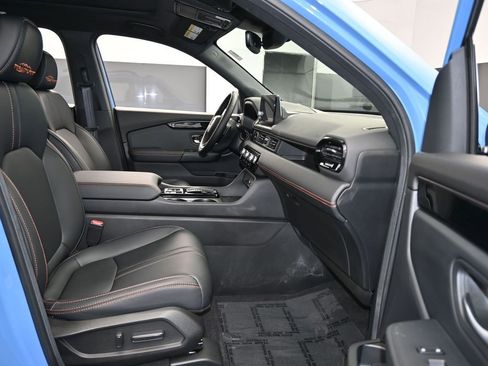 Used 2025 Honda Pilot TrailSport image 50