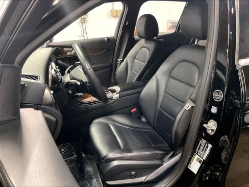 Used 2019 Mercedes-Benz GLC 300 4MATIC image 24