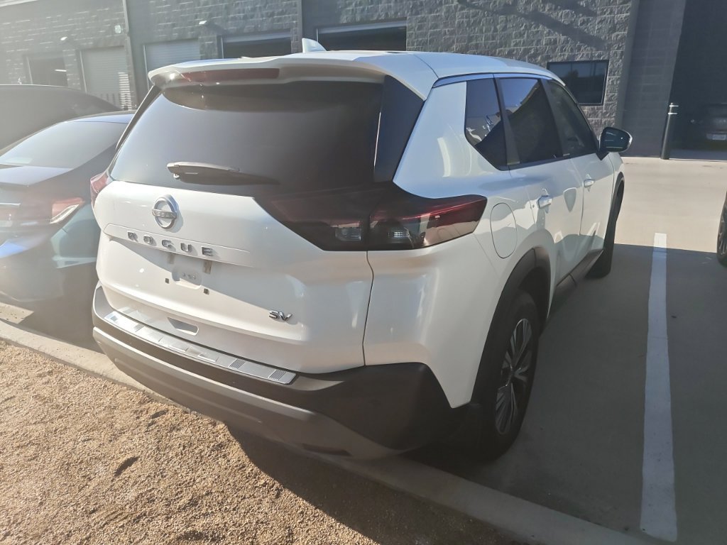 Used 2022 Nissan Rogue SV FWD image 3
