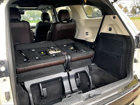 Used 2021 Toyota Sienna Platinum image 34