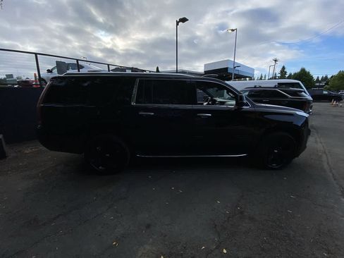 Used 2019 Cadillac Escalade ESV Luxury AWD/4WD image 7