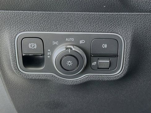New 2026 Mercedes-Benz GLB 250 image 10