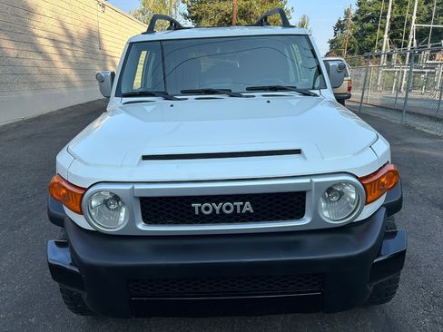 Used 2013 Toyota FJ Cruiser 4WD w/ Upgrade Pkg image 2