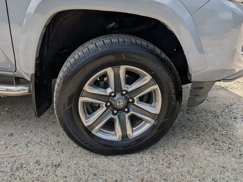 Used 2018 Toyota Tacoma Limited AWD/4WD image 23