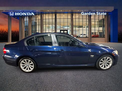 Used 2011 BMW 328i xDrive Sedan AWD/4WD image 5