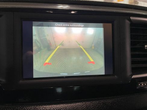 Used 2020 Chrysler Pacifica Touring-L image 13