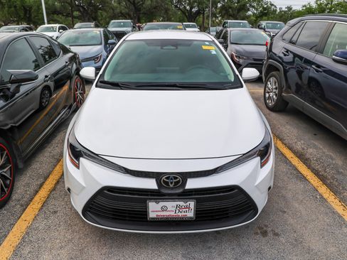 Used 2024 Toyota Corolla LE FWD image 5