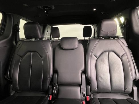 Used 2019 Chrysler Pacifica Touring-L image 20