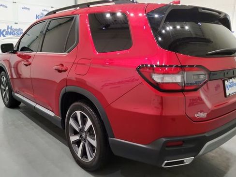 Certified 2025 Honda Pilot Touring image 4