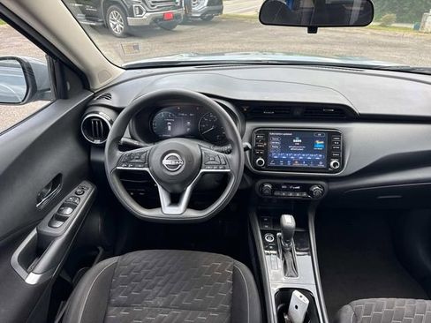 Certified 2022 Nissan Kicks SV FWD image 17