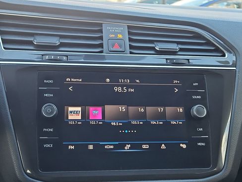 Used 2021 Volkswagen Tiguan SE image 22