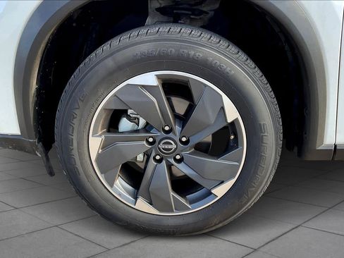 Used 2024 Nissan Rogue SV image 10