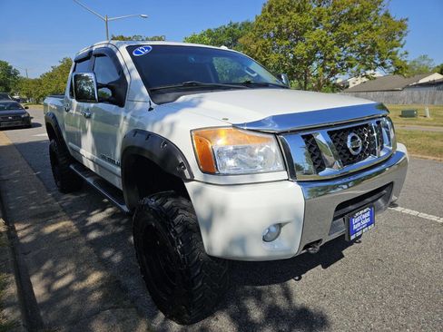 Used 2012 Nissan Titan SL w/ SL Technology Pkg AWD/4WD image 8
