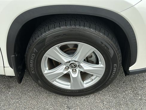 Used 2020 Toyota Highlander L AWD/4WD image 8