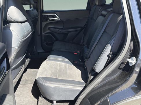 Used 2024 Mitsubishi Outlander SE image 22