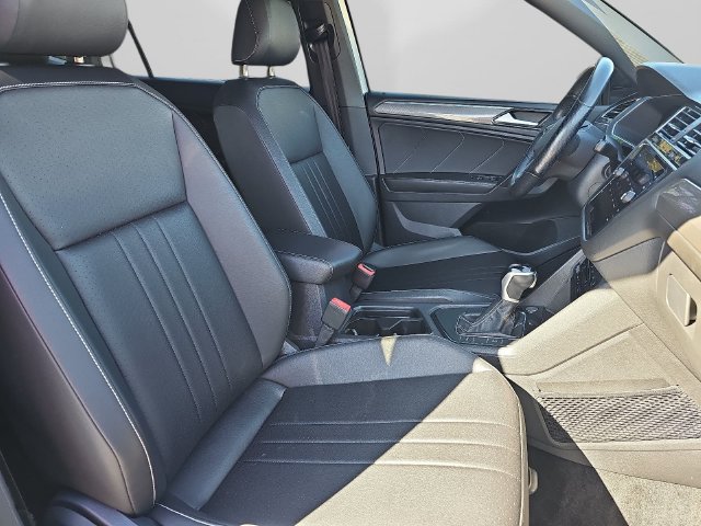 Used 2023 Volkswagen Tiguan SE R-Line FWD image 12