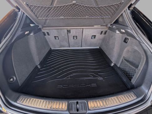 Used 2018 Porsche Macan Sport Edition w/ Premium Package Plus AWD/4WD image 15