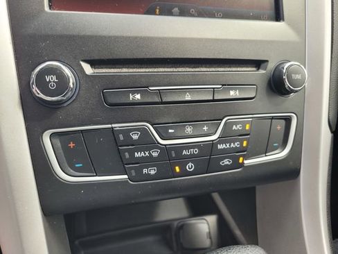 Used 2016 Ford Fusion SE FWD image 23